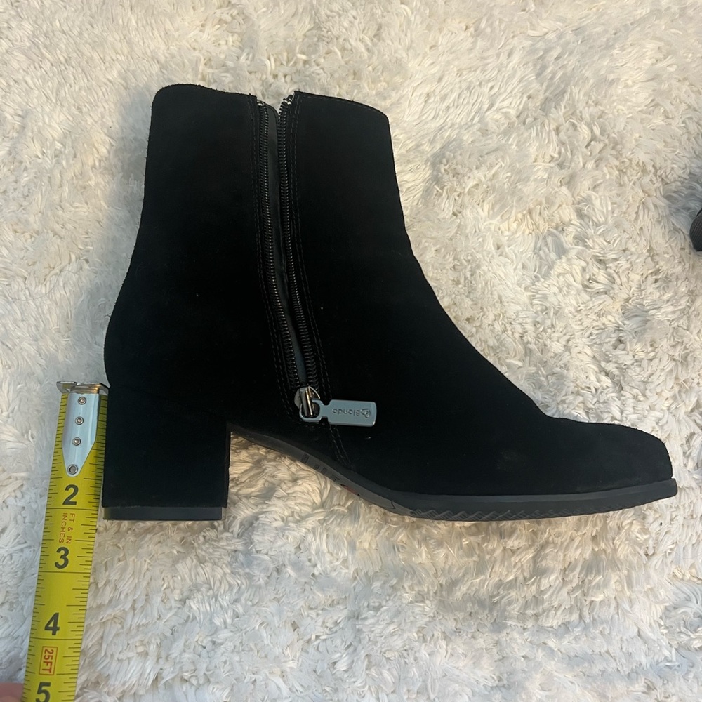 Elegant Black Ankle Boots - Picture 2 of 4